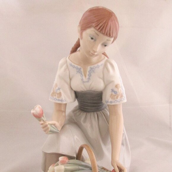 Lladro Girl Kneeling with Basket of Tulips - Picture 1 of 10